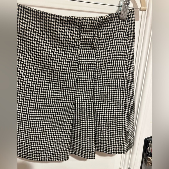 Moda International Pleated Houndstooth Print Skirt - Picture 3 of 5
